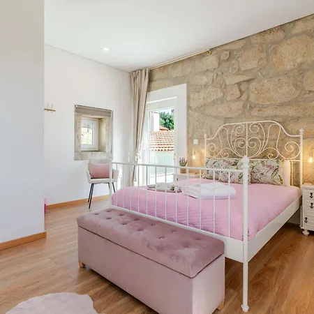 Stone Walls & Sunlit Terrace Retreat By Hostwise *
