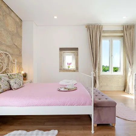 Stone Walls & Sunlit Terrace Retreat By Hostwise *