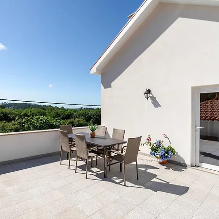 Apartament Stone Walls & Sunlit Terrace Retreat By Hostwise
