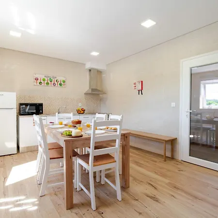 Apartament Stone Walls & Sunlit Terrace Retreat By Hostwise Pedroso