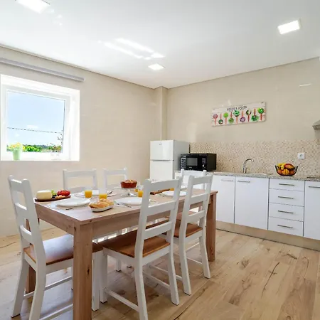Stone Walls & Sunlit Terrace Retreat By Hostwise Apartament *