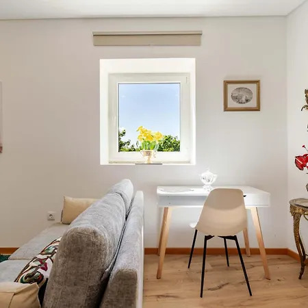 Apartmán Stone Walls & Sunlit Terrace Retreat By Hostwise