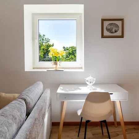 Apartament Stone Walls & Sunlit Terrace Retreat By Hostwise