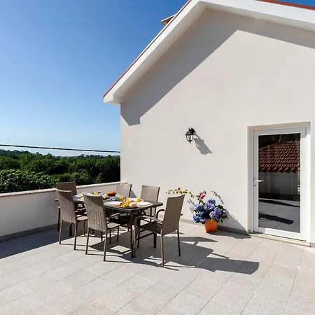 Apartament Stone Walls & Sunlit Terrace Retreat By Hostwise Pedroso